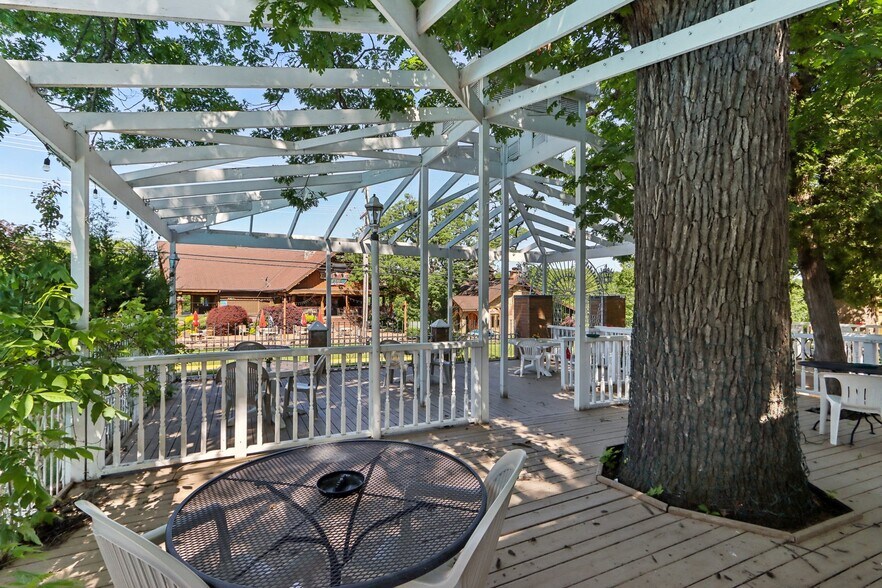 More Photos Of 910 River Rd, Wisconsin Dells Hotel For Sale