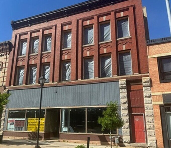 More Photos Of 402 Dousman St, Green Bay Storefront Retail Office For Sale
