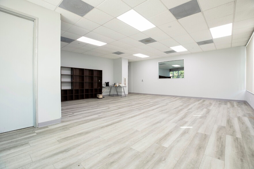 More Photos Of 350 W Arden Ave, Glendale Office For Lease