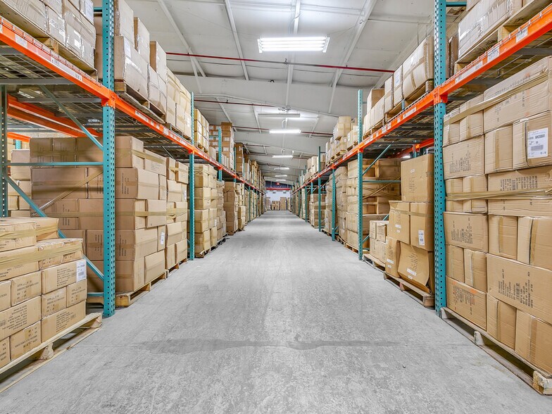 More Photos Of 16 Swamscott St, Newfields Warehouse For Lease