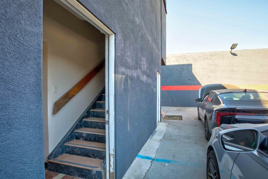 More Photos Of 11686 Sheldon St, Sun Valley Warehouse For Lease