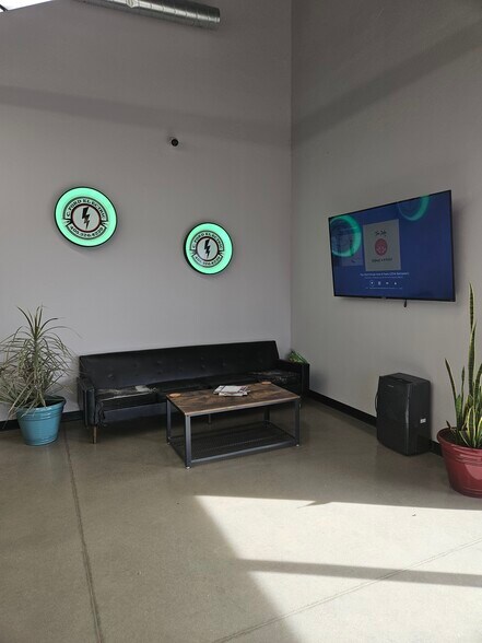 More Photos Of 6209 SE 74th St, Oklahoma City Distribution For Sale