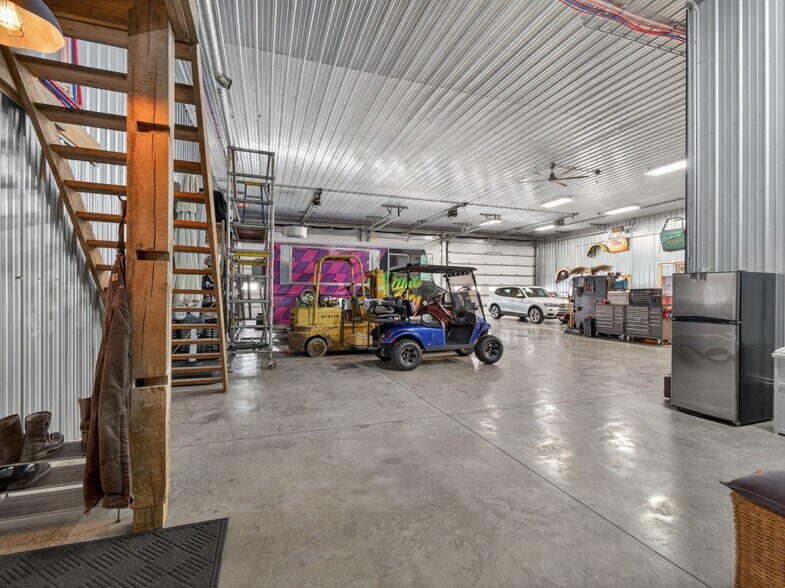 More Photos Of 15306 Covington Rd, Fort Wayne Flex For Sale