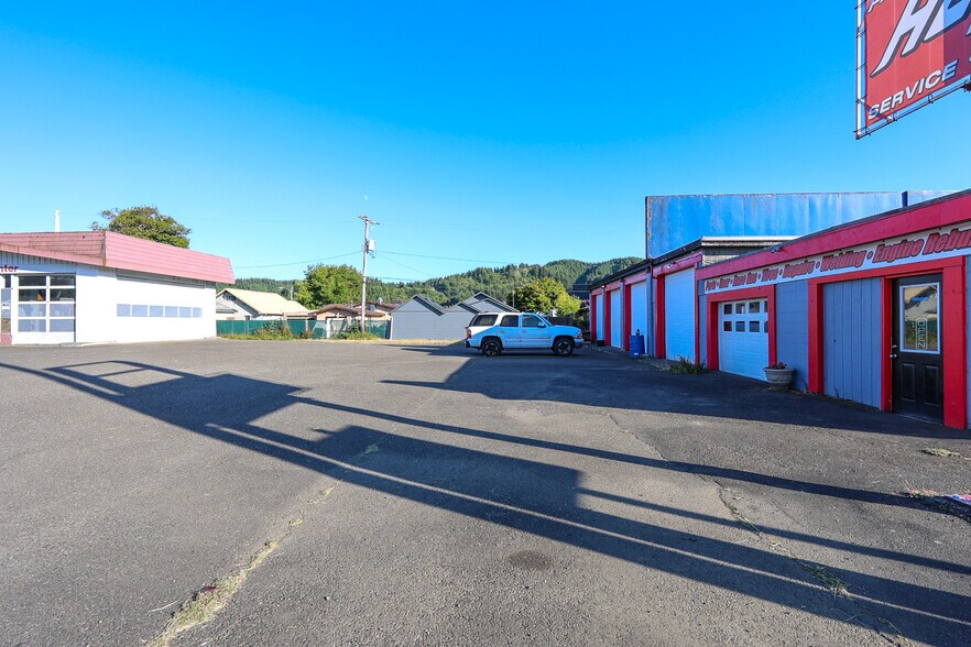 More Photos Of 2150 Winchester Ave, Reedsport Service Station For Sale