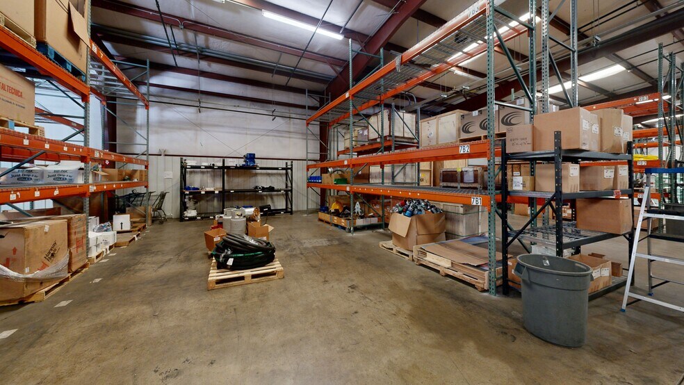 More Photos Of 551 N 13th St, Rogers Warehouse For Lease