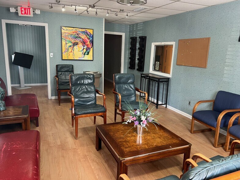 More Photos Of 916 S Broad St, Thomasville Medical For Lease