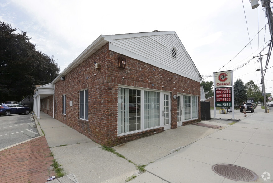 More Photos Of 220 Main St, Center Moriches Medical For Lease