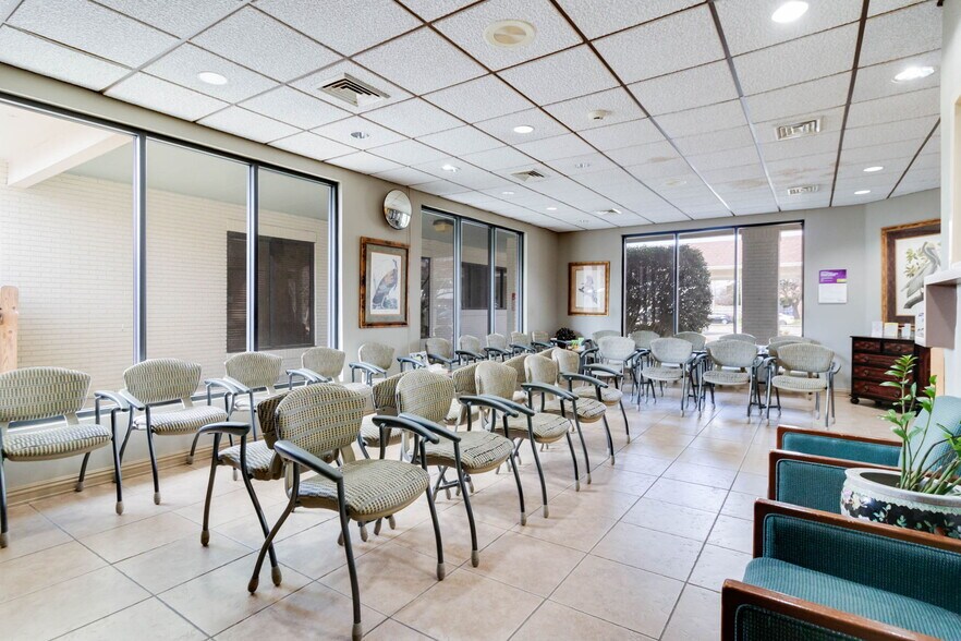 More Photos Of 3839 W Congress St, Lafayette Medical For Sale