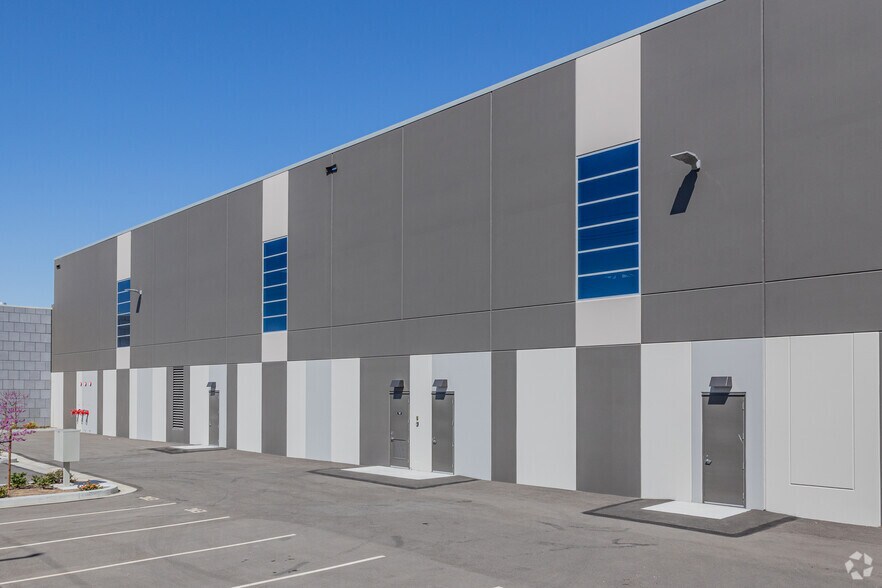 More Photos Of 12772 Monarch St, Garden Grove Warehouse For Lease