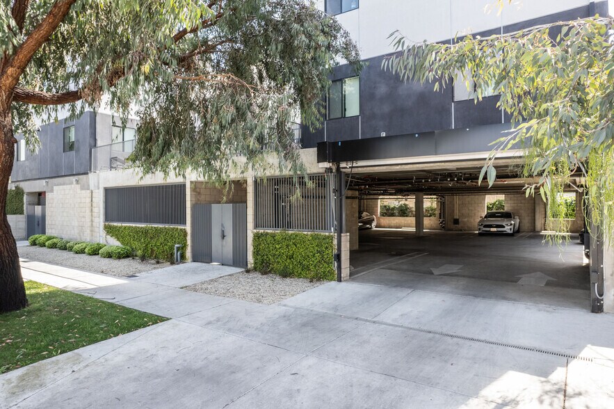 More Photos Of 2301 S Cloverdale Ave, Los Angeles Apartments For Sale