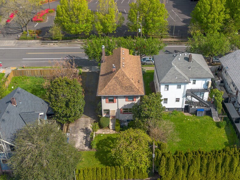 More Photos Of 1818 NE Irving St, Portland Office Residential For Sale