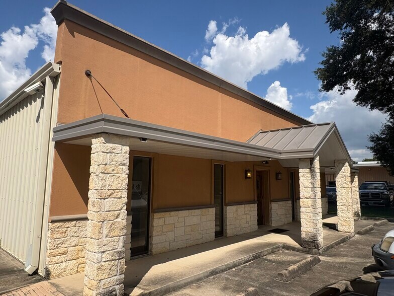 More Photos Of 10450 Cossey Rd, Houston Industrial For Sale