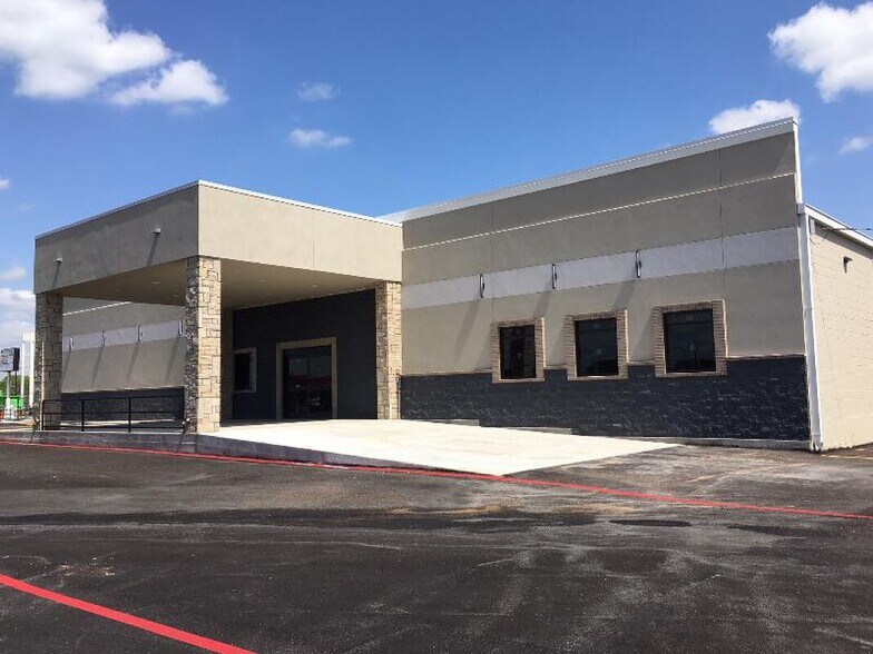 More Photos Of 3708-3722 E Rosedale St, Fort Worth Freestanding For Sale