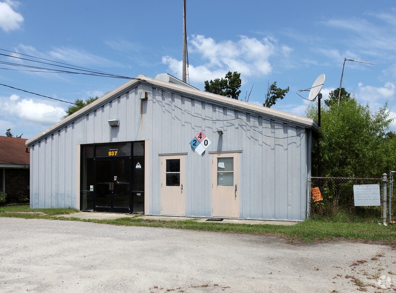 More Photos Of 937 N Brightleaf Blvd, Smithfield Light Distribution For Sale