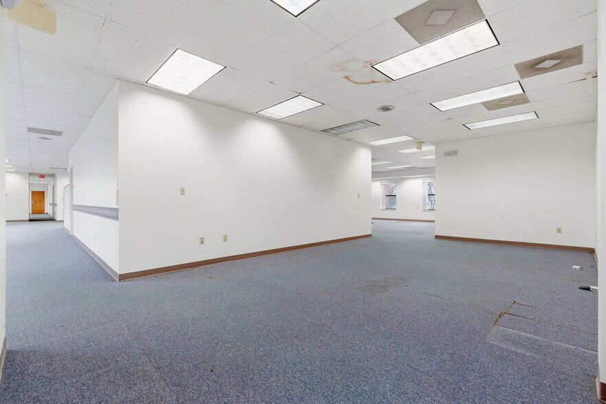 More Photos Of 718 N Martin St, East Prairie Office For Sale