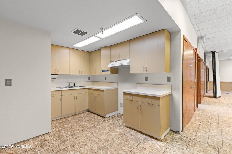 More Photos Of 303 S 12th Ave, Yakima Medical For Sale