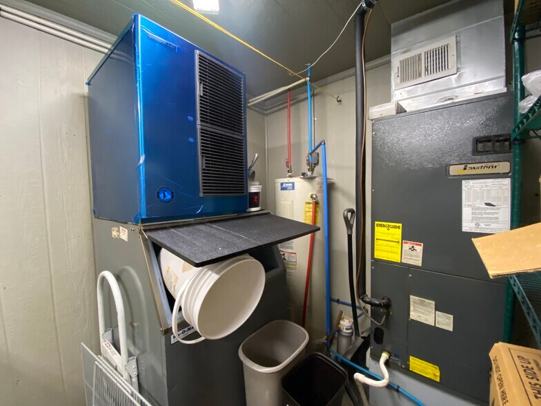 More Photos Of 215 S Washington Ave, Walnut Grove Restaurant For Sale