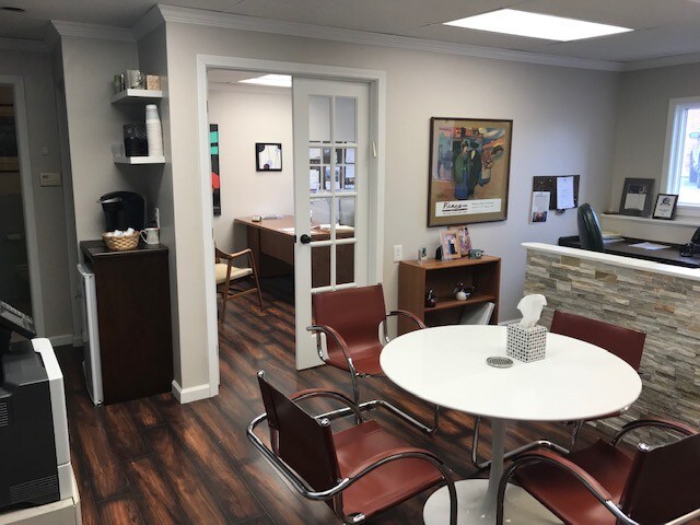 More Photos Of 2425 Clover St, Rochester Office For Lease