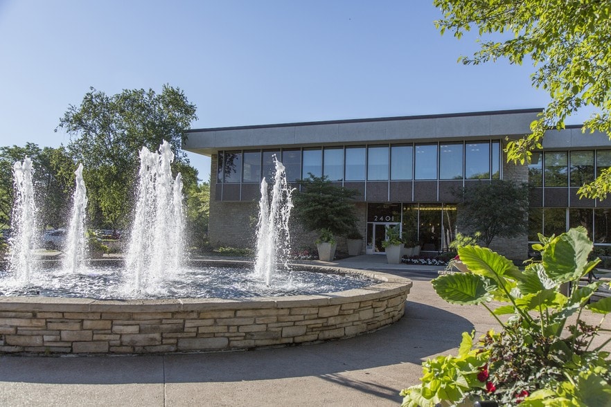 More Photos Of 2401 S Memorial Dr, Appleton Office For Lease