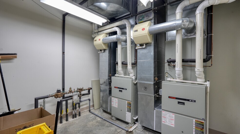 More Photos Of 2050 E Wheeling Ave, Cambridge Office For Lease