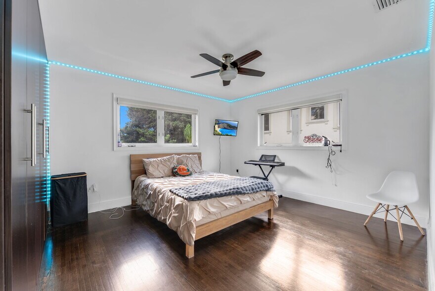 More Photos Of 4801 University Dr, Coral Gables Apartments For Sale