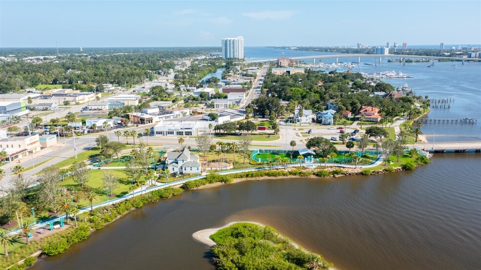 More Photos Of 118 Fairview Ave, Daytona Beach Freestanding For Sale
