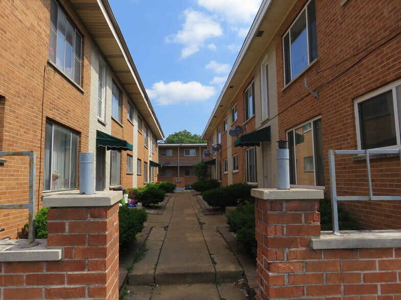 Primary Photo Of 10751 Page Ave, Saint Louis Apartments For Sale