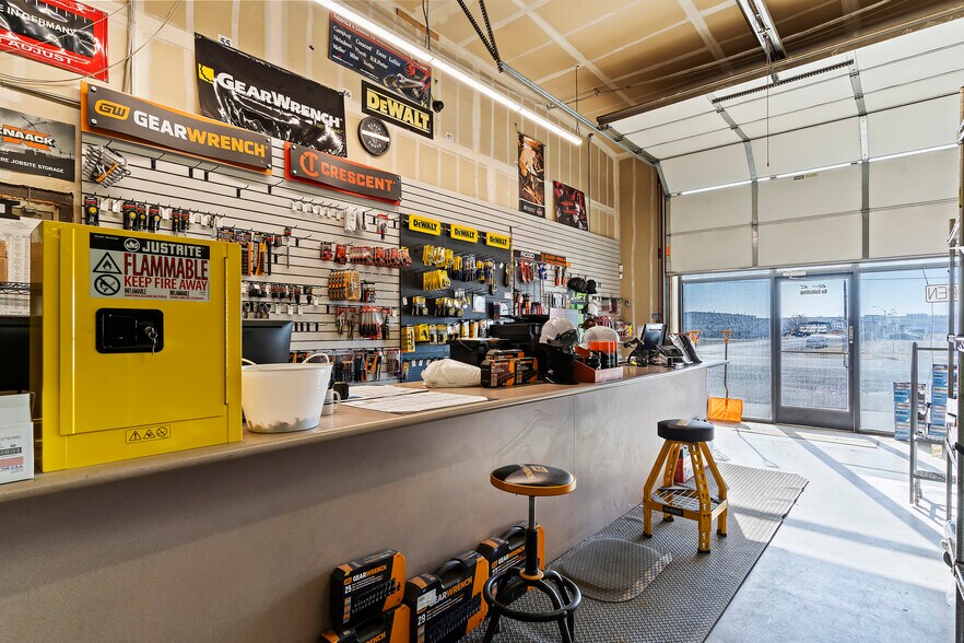 More Photos Of 1704 W 2550 S, Ogden Showroom For Lease