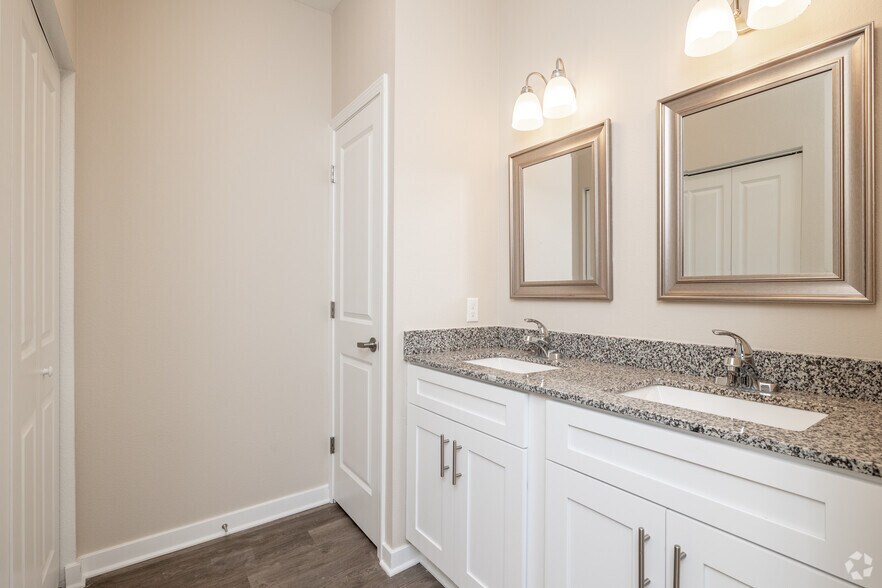More Photos Of 13399 Charlotte St, Kansas City Apartments For Sale