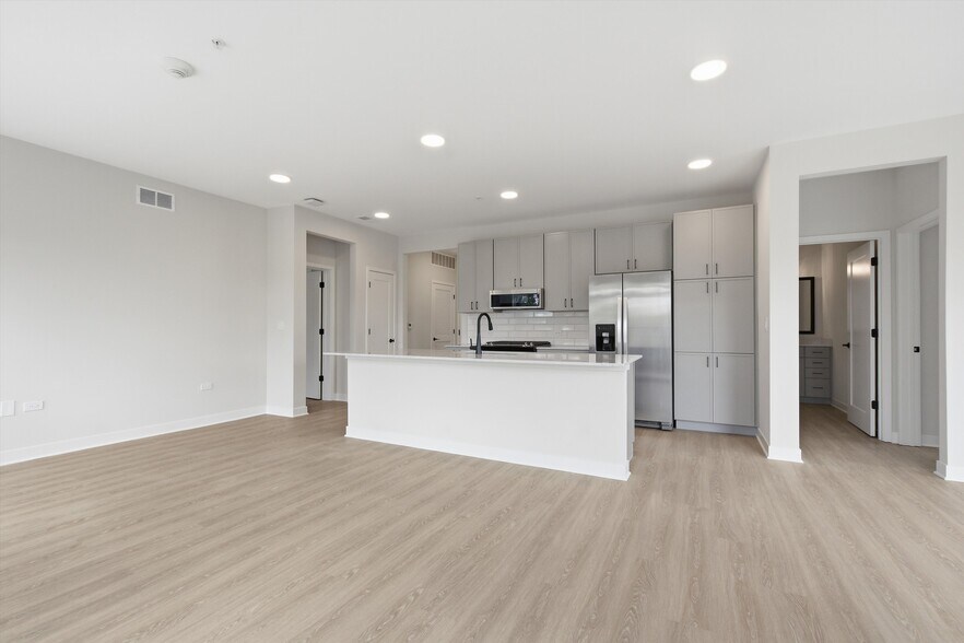 More Photos Of 1850 Glenview Rd, Glenview Apartments For Lease