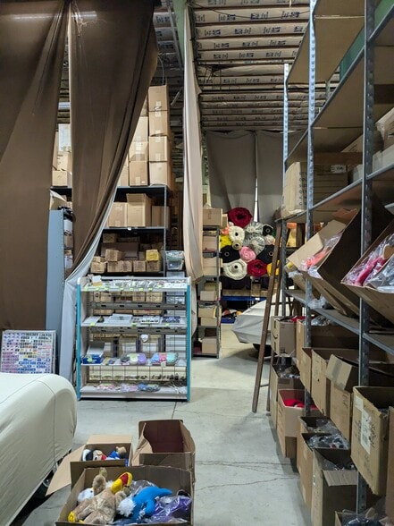 More Photos Of 61 W Lawn Ave, Columbus Warehouse For Lease