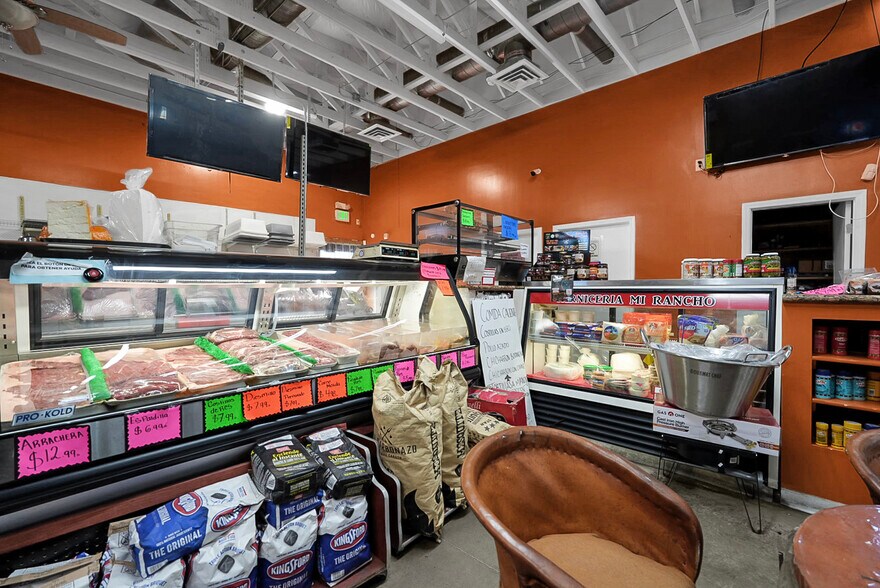 More Photos Of 6982 N Winton Way, Winton Restaurant For Sale