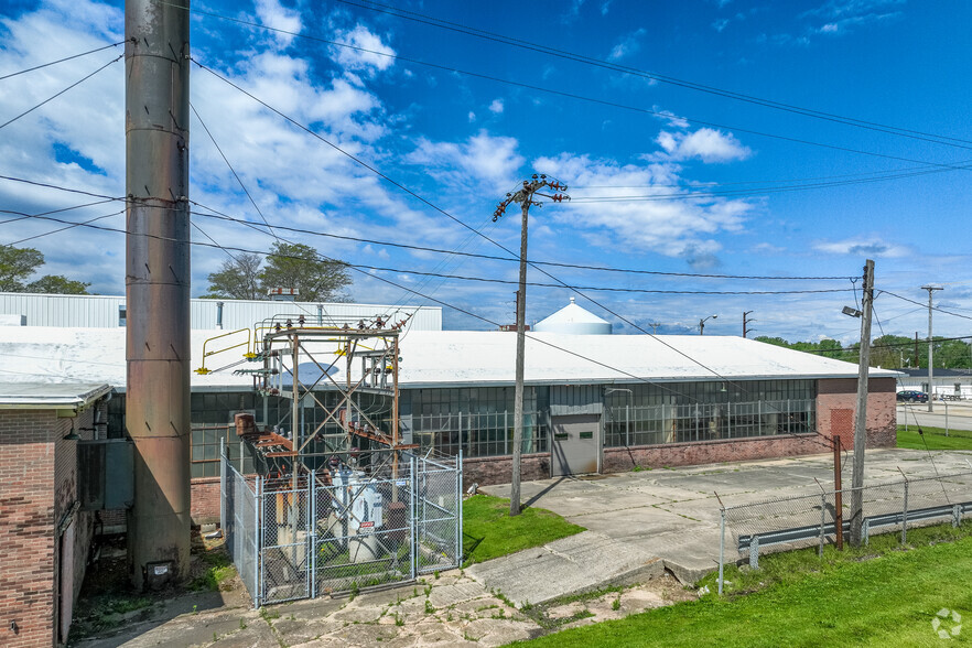 Primary Photo Of 1900 Pleasant St, Dekalb Manufacturing For Lease