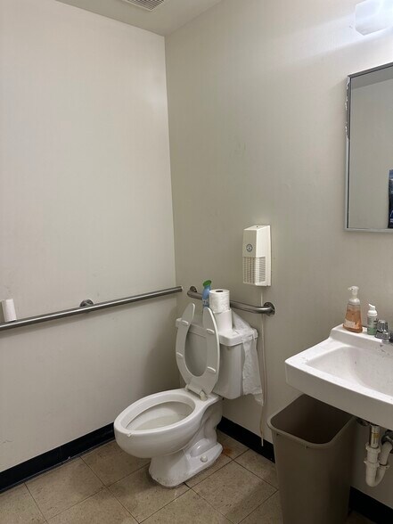 More Photos Of 610 National St, Memphis Freestanding For Lease