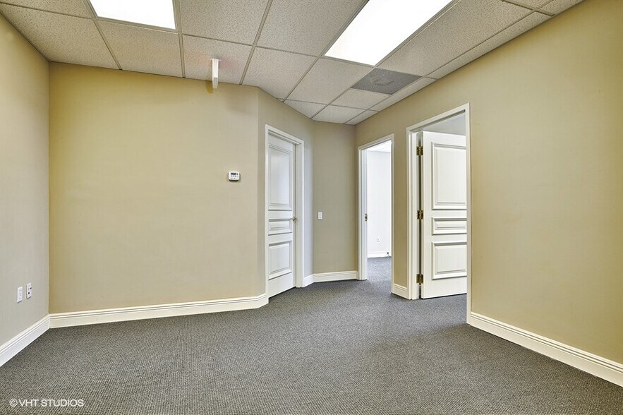 More Photos Of 2750 NE 185th St, Aventura Office For Lease