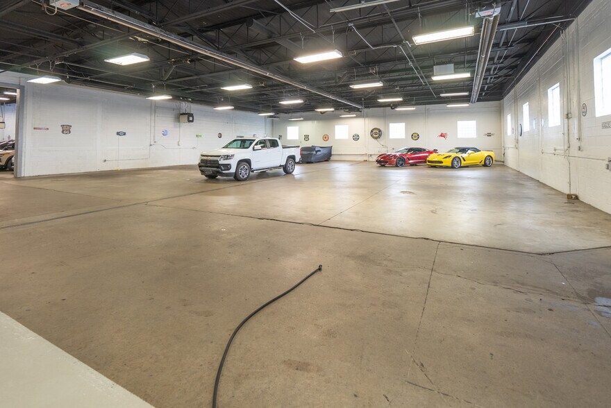 More Photos Of 21800 Gratiot Ave, Eastpointe Auto Dealership For Sale