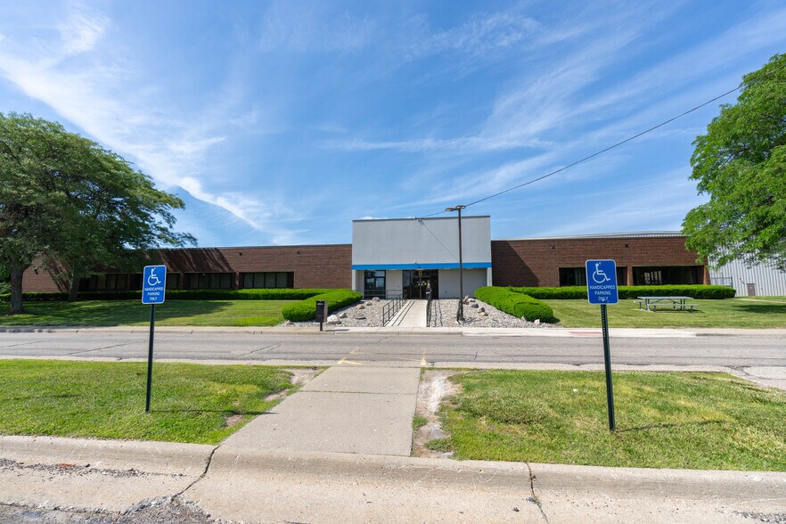 More Photos Of 5400 Perry Dr, Waterford Distribution For Sale