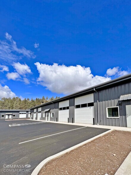 More Photos Of 64415 Strickler Ave, Bend Warehouse For Lease