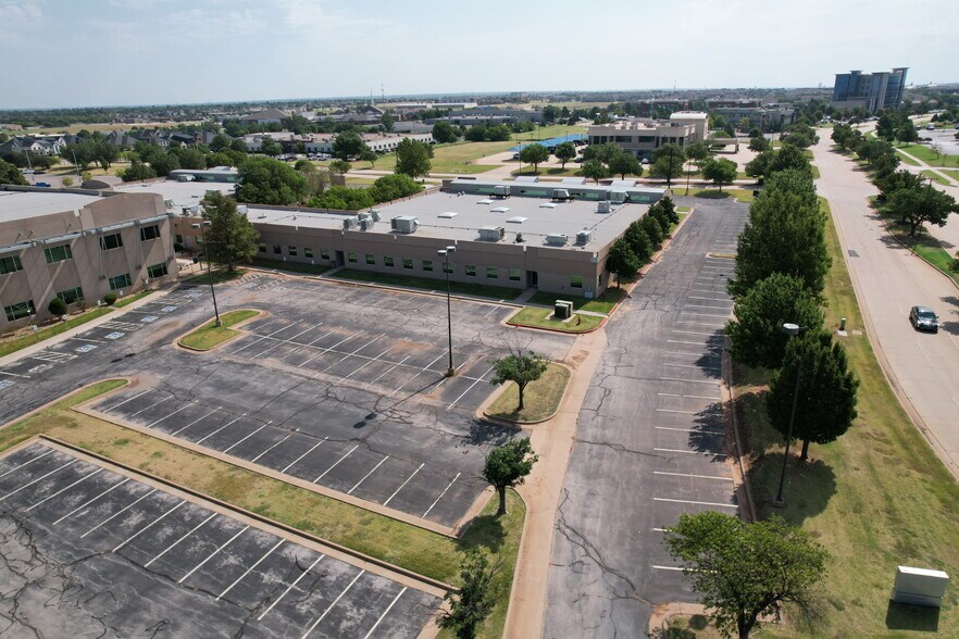 More Photos Of 3201 Quail Springs Pky, Oklahoma City Office For Lease