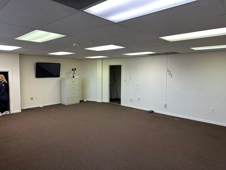 More Photos Of 195 Bristol Oxford Valley Rd, Langhorne Bank For Lease