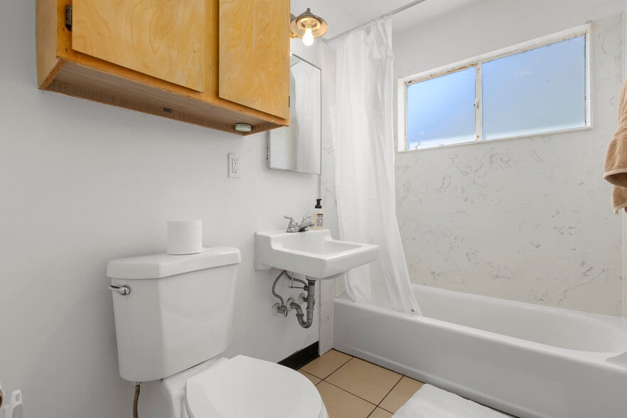 More Photos Of 2003-2005 Berkeley Way, Berkeley Apartments For Sale