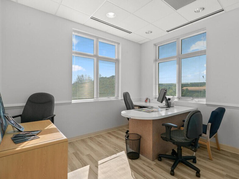 More Photos Of 46165 Westlake Dr, Sterling Medical For Sale