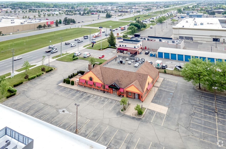 More Photos Of 13100 Hall Rd, Sterling Heights Restaurant For Lease