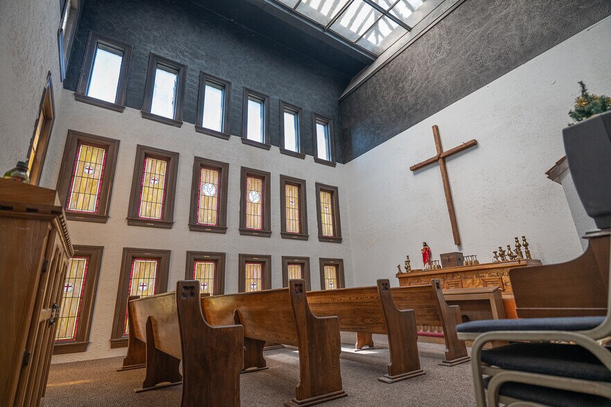 More Photos Of 401 E Broadway St, Muskogee Lodge Meeting Hall For Sale