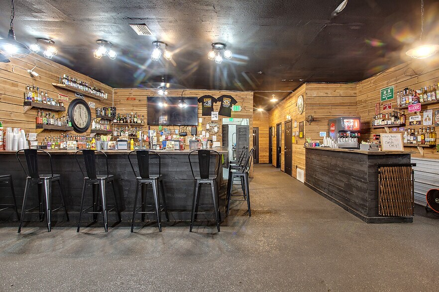 More Photos Of 418 Washington St, Chattahoochee Storefront For Sale