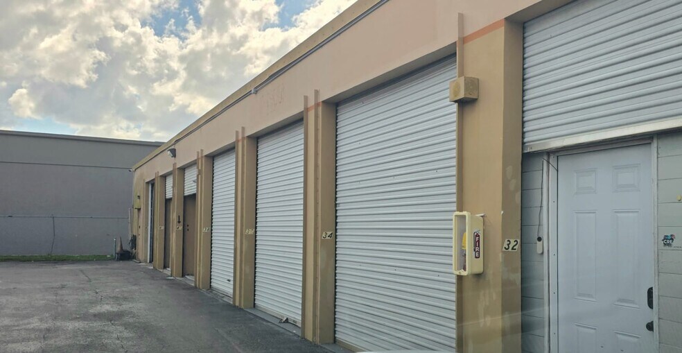 More Photos Of 14055 SW 142nd Ave, Miami Self Storage For Sale