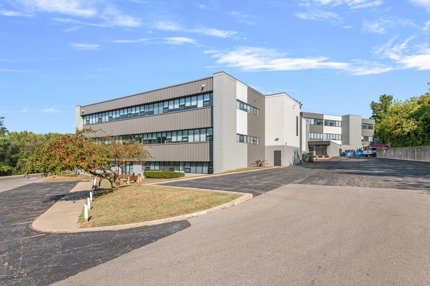 More Photos Of 2200 Churchill Rd, Springfield Office For Sale