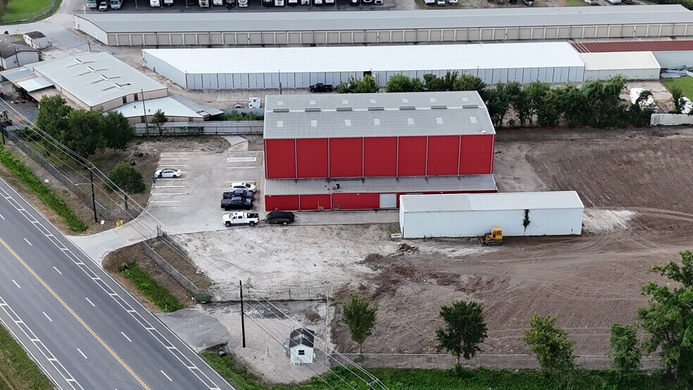 More Photos Of 8714 Galveston Rd, Houston Warehouse For Lease