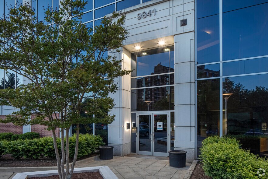 More Photos Of 9841 Washingtonian Blvd, Gaithersburg Office For Lease
