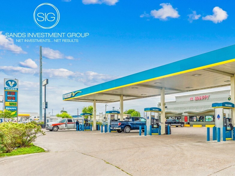 Primary Photo Of 5626 Leopard St, Corpus Christi Convenience Store For Sale